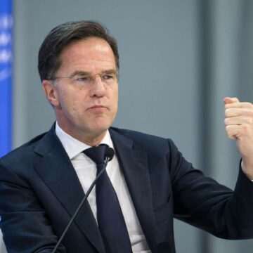 62426554-1 Cine este favorit pentru a deveni următorul secretar general al NATO