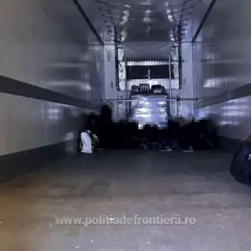 img-1 Incercarea de trecere ilegala a frontierei Ungariei de catre cetateni turci si sirieni ascunsi printre ladii cu rodii