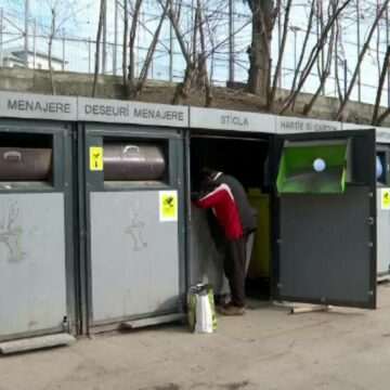 img-107 Oamenii străzii și reciclarea PET-urilor: gest de solidaritate sau furt?