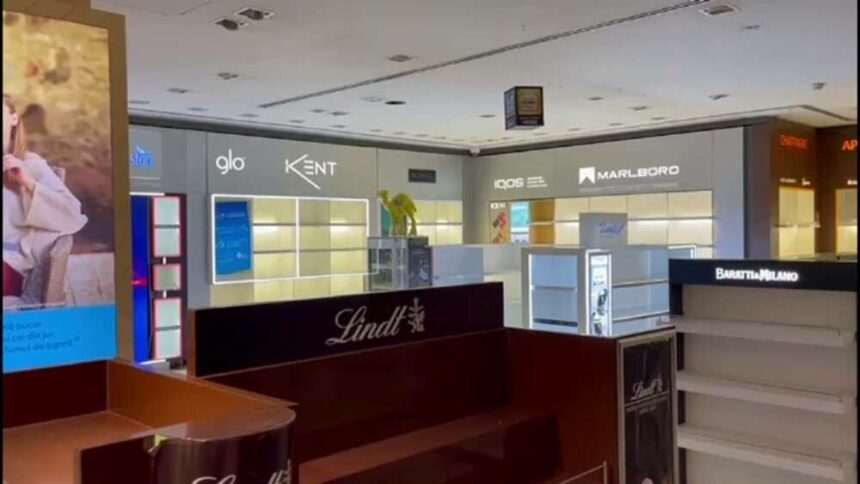 img-142 Sunt rafturile goale. De ce au disparut magazinele duty-free de pe Aeroportul Internațional Henri Coandă