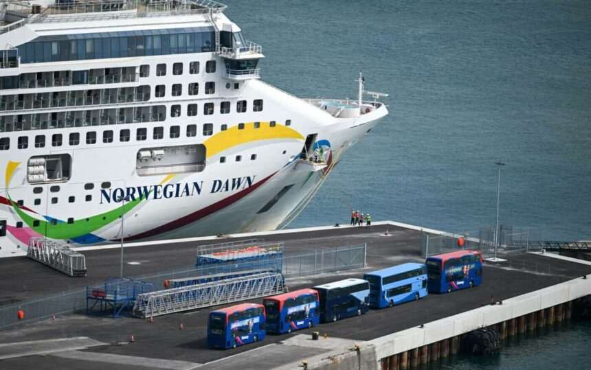 img-181 Nava Norwegian Cruise Line oprită să acosteze în Mauritius din motive de sănătate