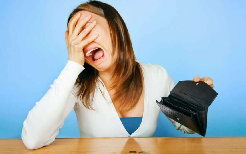 img-214 Scandalul femeii care a pierdut despăgubiri de 760.000 de euro din cauza unei poze cu ea în ziar