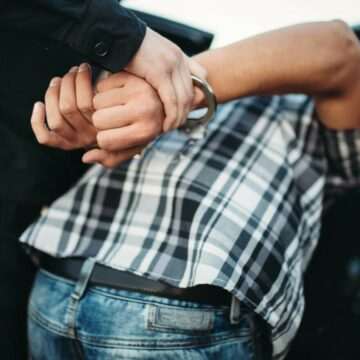 img-234 Trei tineri din Brașov au agresat două persoane pentru că au refuzat să le cumpere alcool