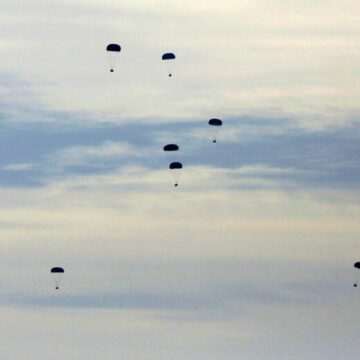 img-249 Ajutoare umanitare aruncate din avioane pentru populația din Fâșia Gaza