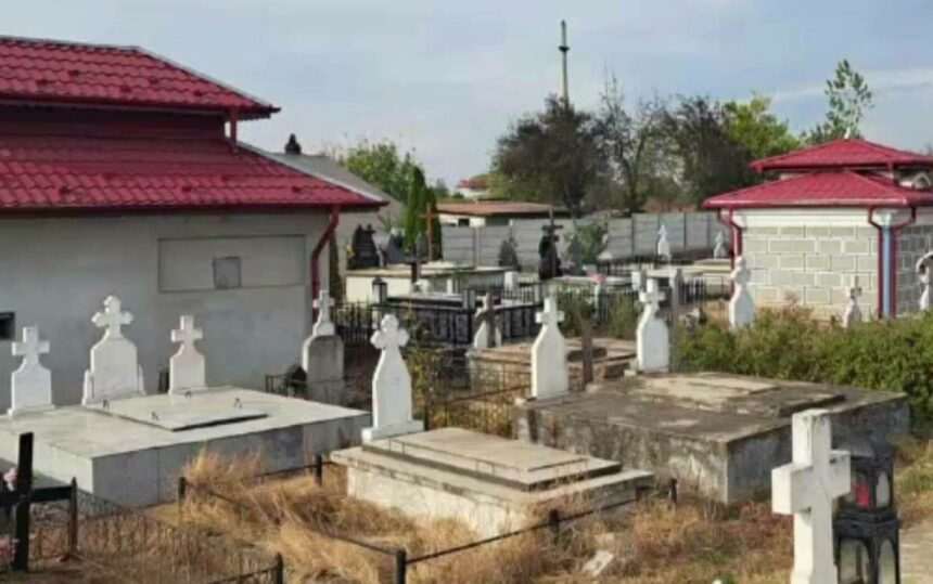 img-276 Minor prins în flagrant în timp ce dărâma pietre funerare