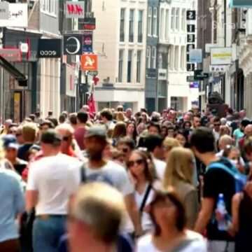 img-278 Măsuri pentru limitarea numărului de turiști care aglomerează orașele