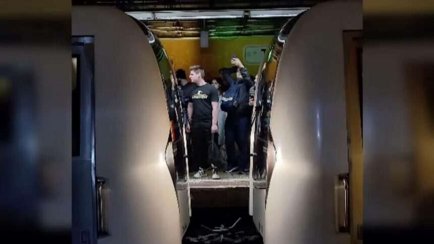 img-308 Reacțiile călătorilor după ciocnirea a două trenuri la stația de metrou Timpuri Noi