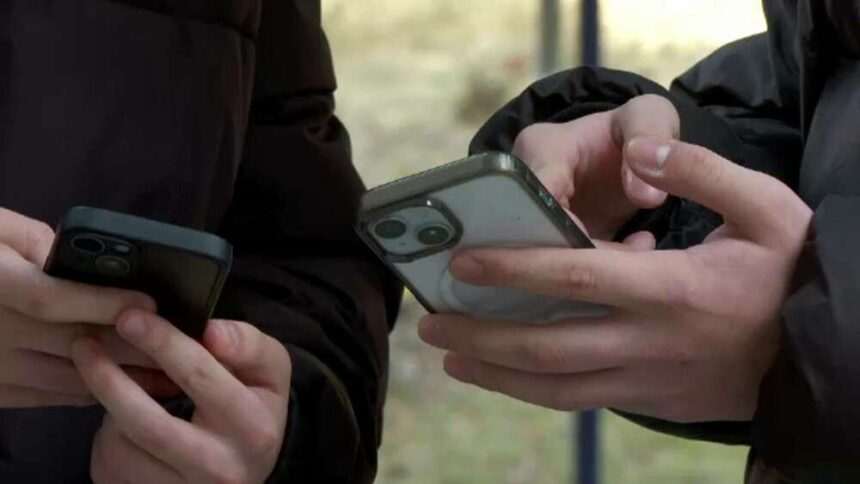 img-38 Interzicerea telefoanelor mobile în școli – o soluție pentru concentrarea elevilor?