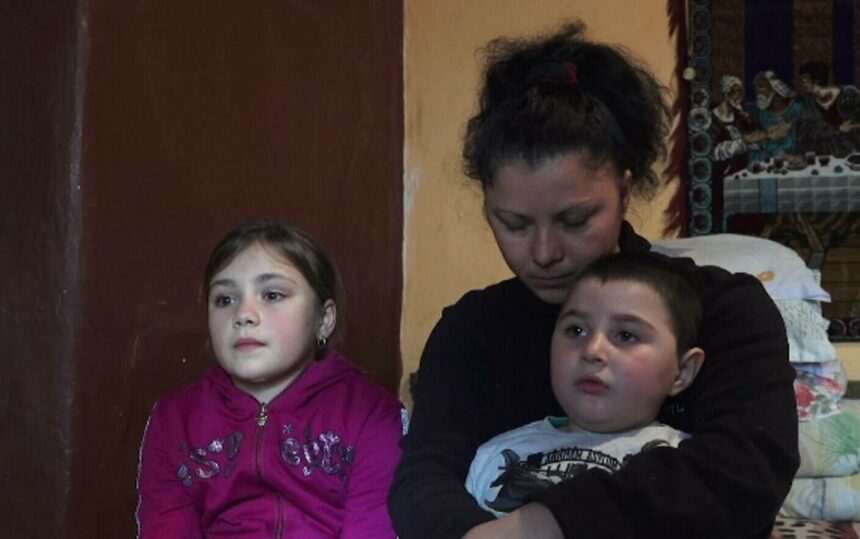 img-400 Drama unei familii din Iași: La 10 ani, Ștefania își dorește măcar lemne de foc, să nu le mai fie frig fraților