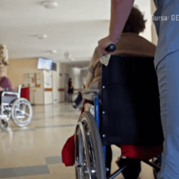 Bărbatul internat în azilul de bătrâni din Hunedoara a murit după ce s-a rănit cu o foarfecă