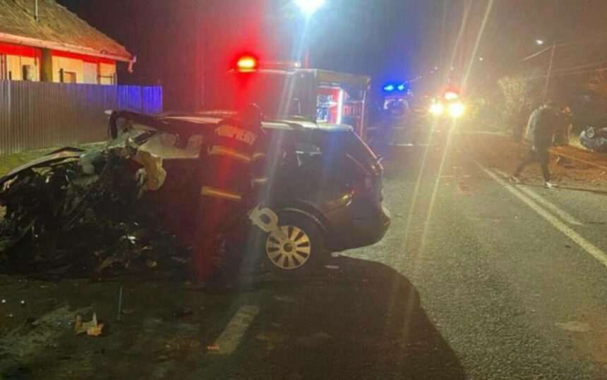 img-60 Accident cu două maşini în judeţul Gorj: Două persoane rănite, trafic blocat