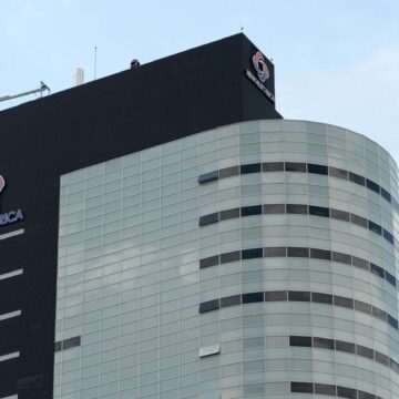 Bărbat din Neamț păcălit cu acțiuni false la Hidroelectrica