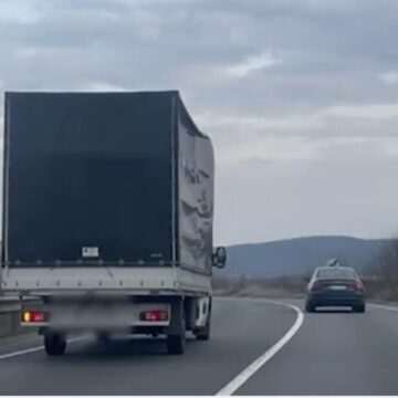 img-1031 Șofer inconștient, slalom cu camioneta printre mașini, pe o șosea din Cluj