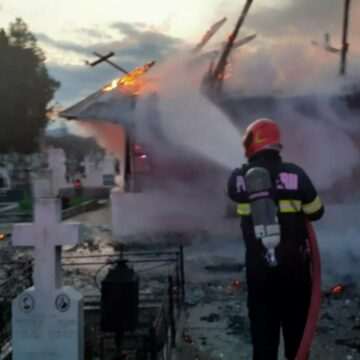 img-1059 Incendiu la o biserică veche din Vâlcea