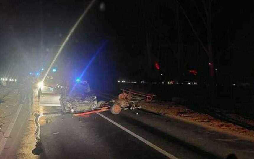 img-112 Accident grav pe DN 25. Un bărbat și o femeie au fost răniți după ce o căruță și o mașină s-au izbit violent