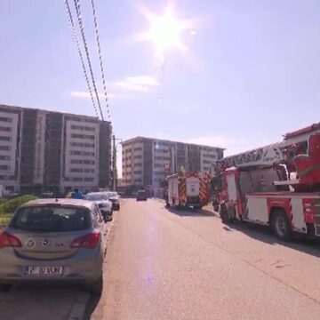 img-1208 Scandal în Chiajna: Bărbatul s-a baricadat în apartamentul fostei iubite și amenință că se aruncă de la etajul 4