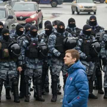 img-125 Arestările la înmormântarea lui Aleksei Navalnîi