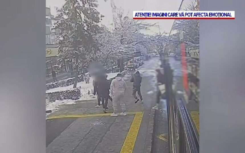 Tânărul din Pitești care a agresat sexual o fată și a împins-o din autobuz a fost arestat preventiv