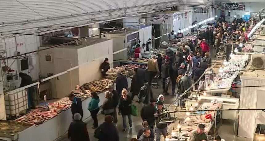 img-1326 Dezlegarea la pește se apropie, iar românii au dat buzna în halele de profil. Care sunt prețurile