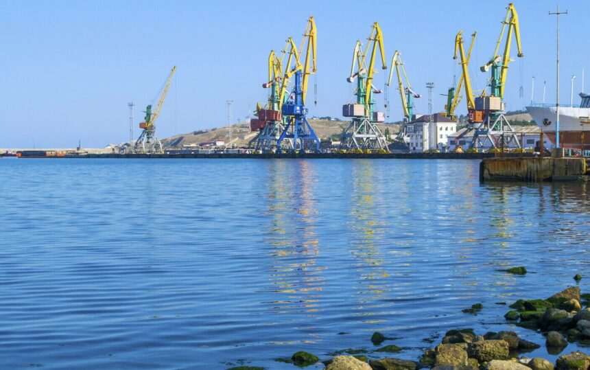Explozii puternice în portul Feodosia – Ucraina acuzată de atac asupra Crimeei
