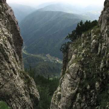 Pericol ridicat de avalanşe în zona Piatra Craiului. Avertismentul salvamontiștilor