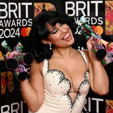 img-139 Raye triumfă la BRIT Awards – Lista completă a câștigătorilor