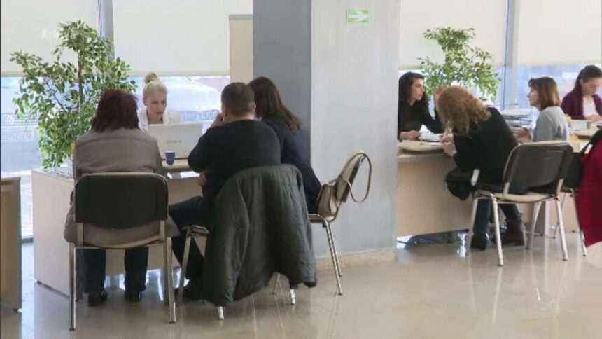 img-14 Interesul pentru creditele garantate de stat a explodat. Una dintre băncile înrolate în program și-a epuizat plafonul