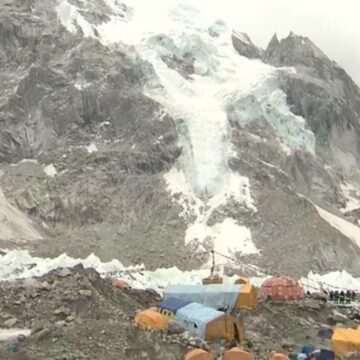 img-1445 Reguli noi pe Everest: Alpiniștii trebuie să-și strângă excrementele