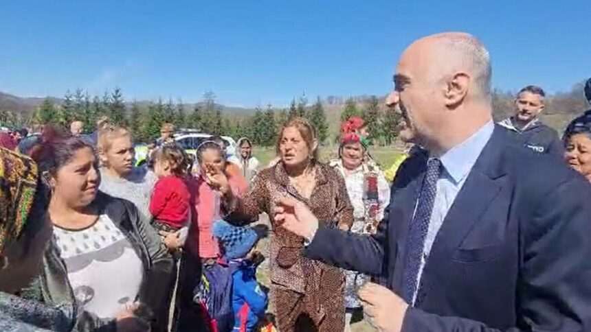 img-1519 Localnicii dintr-un sat din Argeș se împart în parcele de pământ după promisiuni electorale