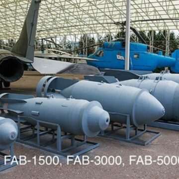 Rușii au început producția în masă a unor bombe planante de trei tone, FAB-3000