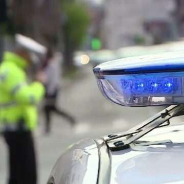 Urmărire și focuri de armă în Suceava: Ce au descoperit polițiștii după ce au spart geamul mașinii unui șofer fugar