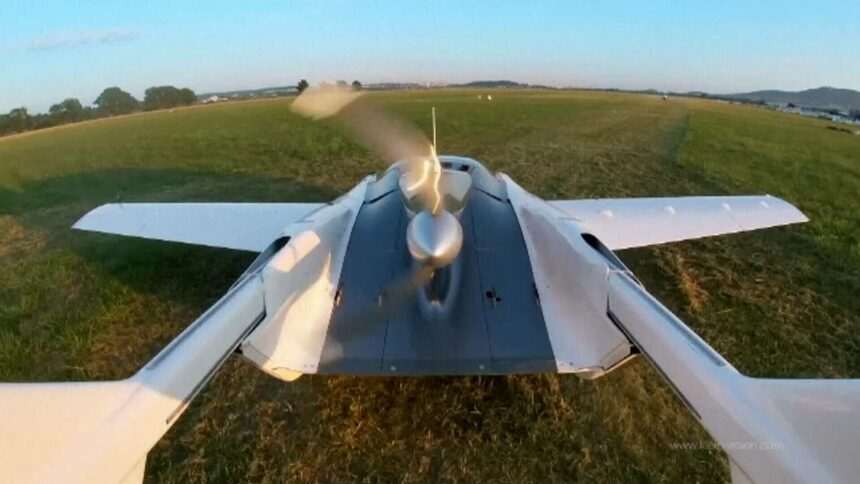 img-1567 Mașinile zburătoare, tot mai aproape să devină o realitate. AirCar a vândut autovehiculul său unei companii chinezești