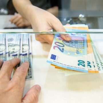 img-1570 Raiffeisen Bank introduce limita lunară de 10.000 euro pentru schimburile valutare