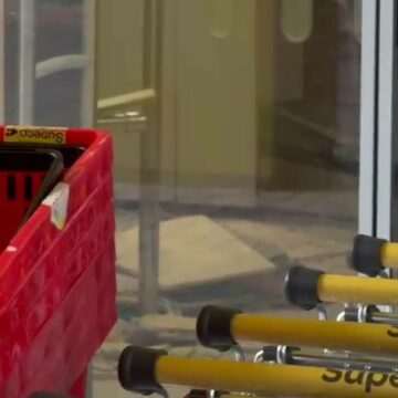 img-1576 Prăbușire de tavan într-un supermarket din București