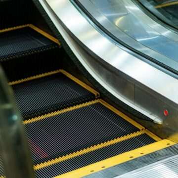 Tragedie în Japonia: Bărbatul de 72 de ani a murit după ce sacoul său s-a prins în scara rulantă a unei gări