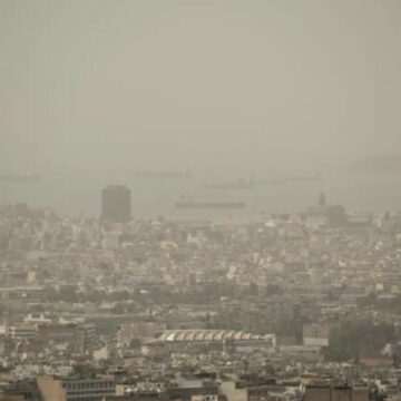 img-1607 Aerul irespirabil din Atena din cauza norilor de praf și nisip din Sahara