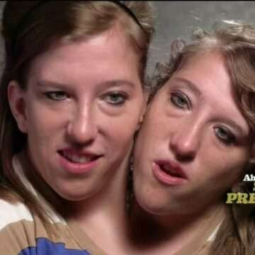 img-1613 Geamăna siameză Abby Hensel s-a căsătorit. Imagini cu ea și sora Brittany în rochie de mireasă