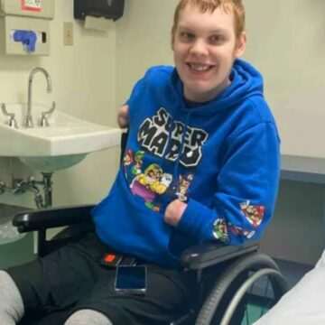 img-211 Coșmarul lui Mason: Cum o simplă durere în gât l-a lăsat fără mâini și picioare