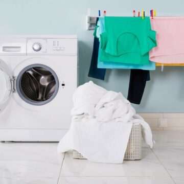 Cum să usuci hainele rapid fără uscător