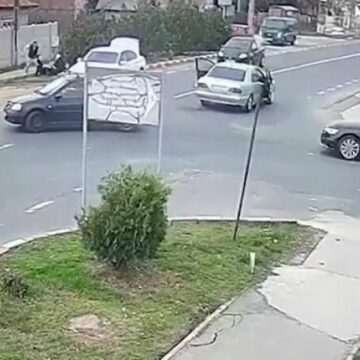 img-238 Scandal în plină stradă, în Giurgiu. Au coborât din mașini și au bătut cu bâtele un bărbat. Polițiștii au tras focuri de armă