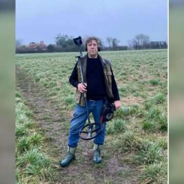 Descoperirea rară făcută de un pensionar cu detectorul de metale. Valorează peste 18.000 de euro