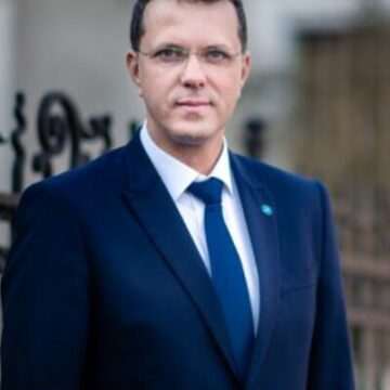 Critici acide la devansarea prezidențialelor: „Singurul lucru bun este că vom scăpa mai repede de Iohannis”