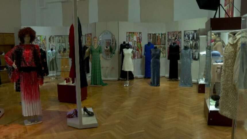 img-317 Expoziție pentru nostalgici la Muzeul Județean Buzău – Femeile în perioada comunistă