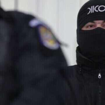 img-36 Bărbat de 52 de ani, arestat pentru că a racolat doi minori orfani pe care i-a obligat „la practici sexuale deviante”