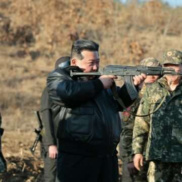 img-389 Kim Jong Un, Rambo-ul Coreei de Nord: Imagini și declarații controversate