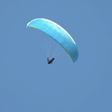 Tragedie în Tirol: Femeie decedată după ce a intrat cu parapanta într-o telegondolă