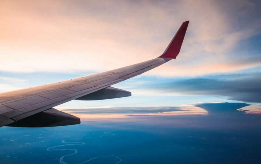 Incidentul cu aruncarea de monede în motorul unui avion din China