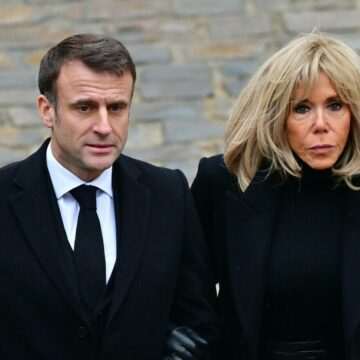 img-481 Preşedintele Macron denunţă „informaţiile false” conform cărora soţia sa ar fi o femeie transgender