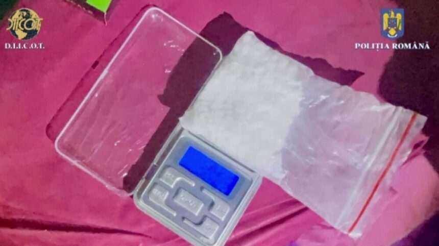 img-498 Substanțele noi de pe lista drogurilor se vând cu cel mult zece lei pliculețul. Specialiștii explică cât de periculoase sunt