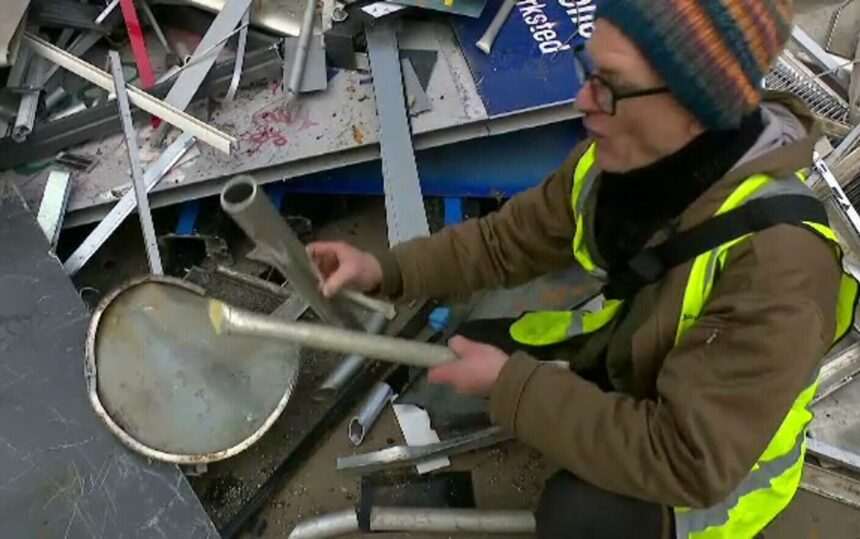 img-507 Compozitorul danez care face muzică din oale, farfurii și bucăți de țevi